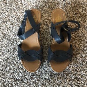 Women’s Black platform leather upper sandals size 9